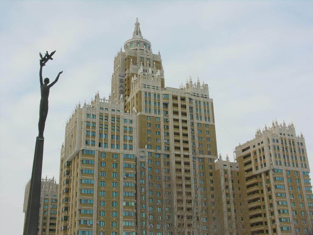Triumph Astana Hostel Exterior foto