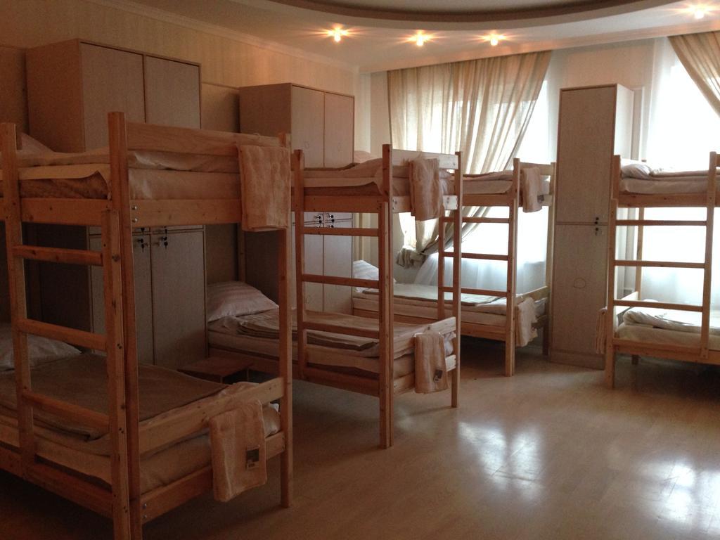 Triumph Astana Hostel Zimmer foto